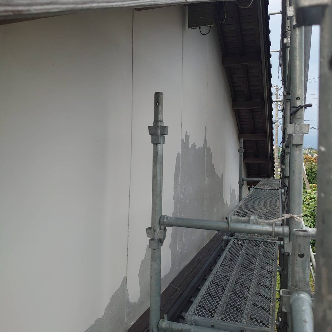 既存漆喰劣化部分撤去の様子2